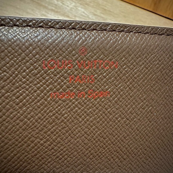 LOUIS VUITTON
Damier Ebene Business Card Holder - Picture 3 of 6